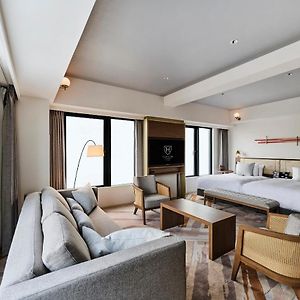 Großes Zimmer mit zwei Einzelbetten